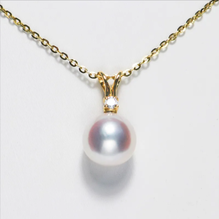 Lustrous Sea Pearl Pendant Necklace